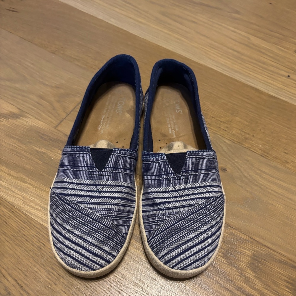 TOMS Avalon woven blue tribal print slip ons 6